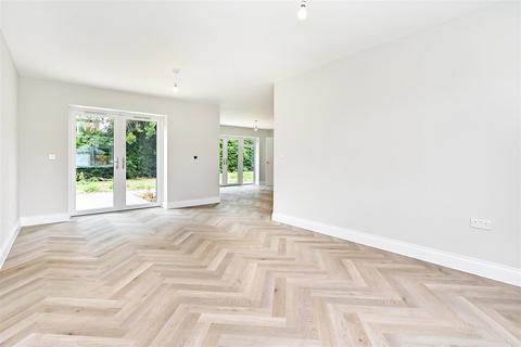 3 bedroom detached bungalow for sale, 3 Linwood Park, Arundel
