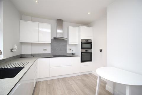 2 bedroom apartment to rent, Broadway, Leigh-on-Sea, Essex, SS9