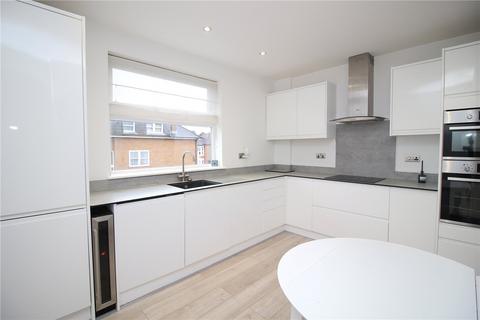 2 bedroom apartment to rent, Broadway, Leigh-on-Sea, Essex, SS9
