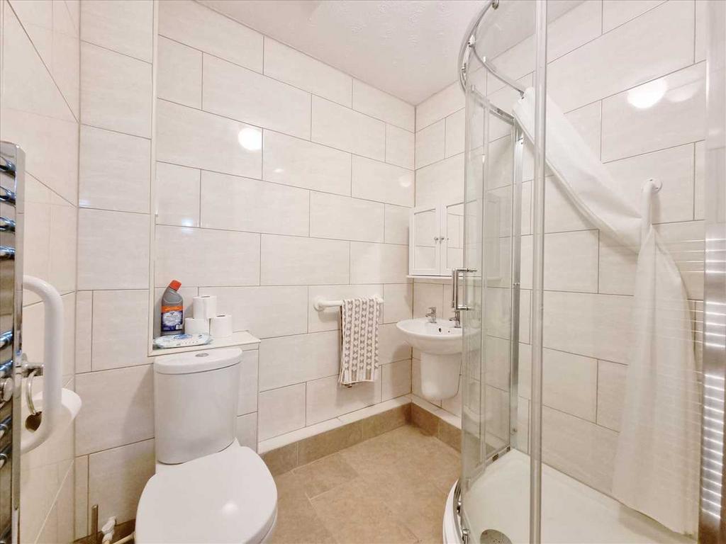 Shower Room:
