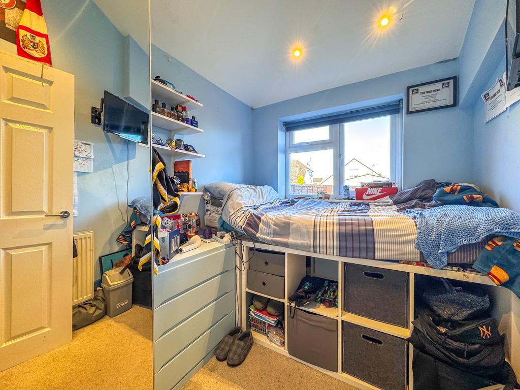 Downstairs Bed/Stufy
