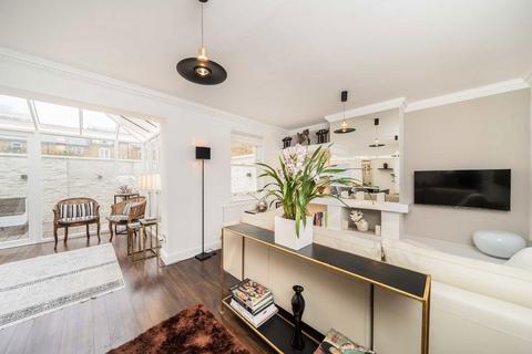 4 bedroom flat to rent, Orville Road, London SW11