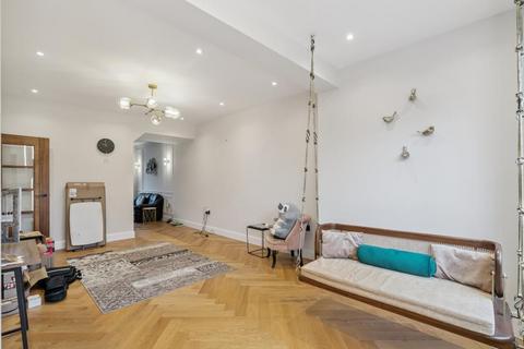 3 bedroom semi-detached house to rent, Rosecroft Walk, Pinner