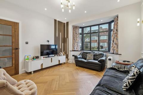 3 bedroom semi-detached house to rent, Rosecroft Walk, Pinner