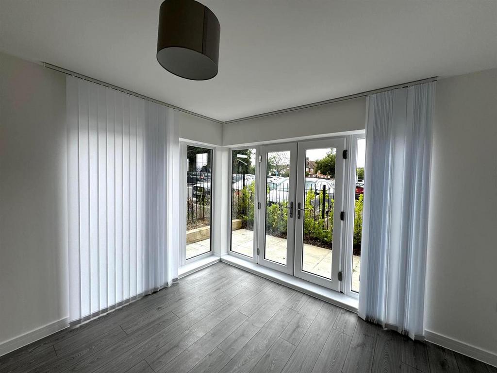Living room pic 4.jpg