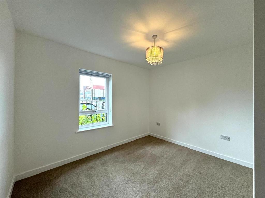 Bedroom 1 pic 2.jpg