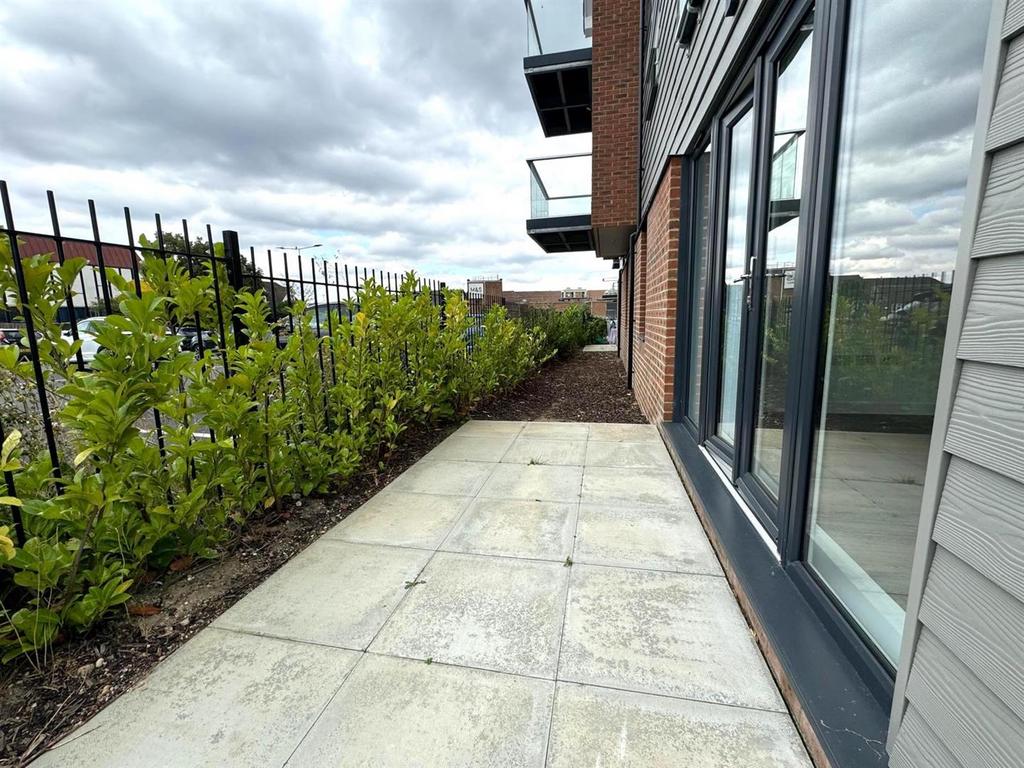 Patio pic 2.jpg