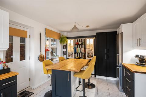 4 bedroom detached house for sale, Court Farm Road, Newhaven