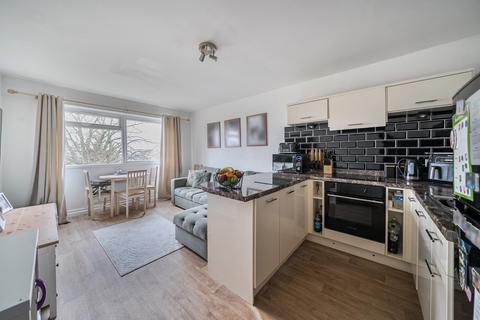 2 bedroom apartment for sale, Harcourt Avenue, Wallington SM6