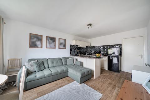 2 bedroom apartment for sale, Harcourt Avenue, Wallington SM6