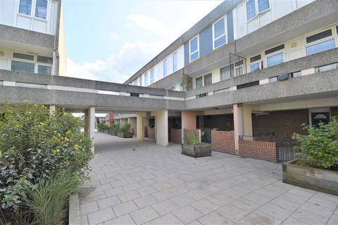 1 bedroom in a house share to rent, Mangold Way Erith DA18