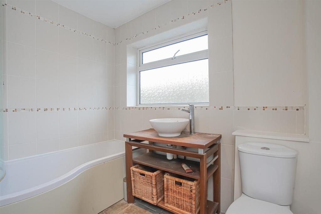6 Bathroom.jpg