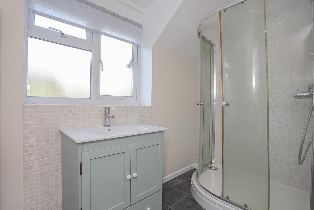 6 Ensuite B.jpg