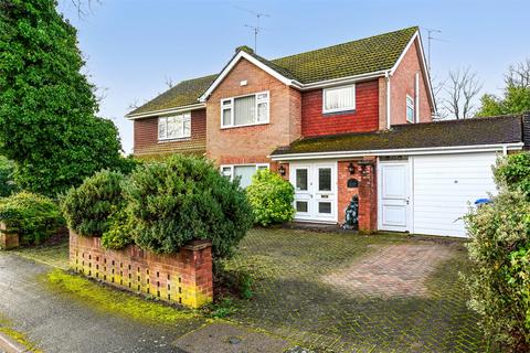 undefined, Lucas Close, Hampshire GU46