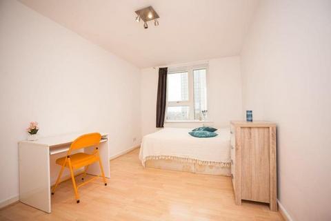 3 bedroom flat share to rent, Fellows Road, London NW3