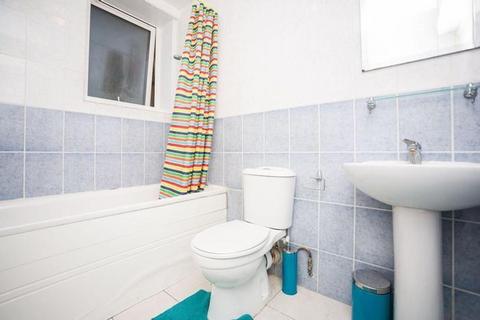 3 bedroom flat share to rent, Fellows Road, London NW3
