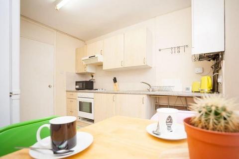 3 bedroom flat share to rent, Fellows Road, London NW3