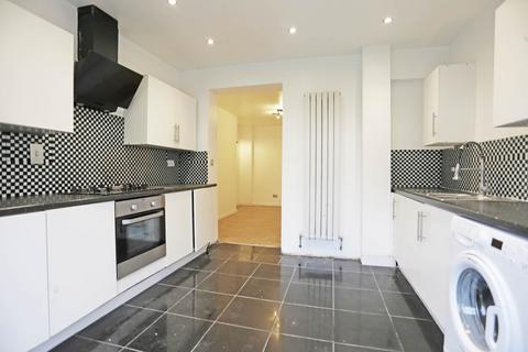 4 bedroom terraced house to rent, Denny Gardens, Dagenham, RM9