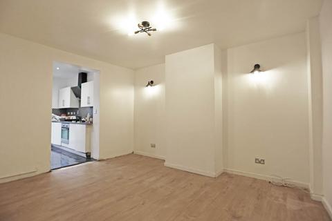 4 bedroom terraced house to rent, Denny Gardens, Dagenham, RM9
