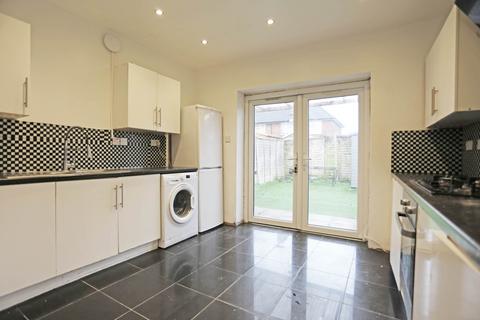 4 bedroom terraced house to rent, Denny Gardens, Dagenham, RM9