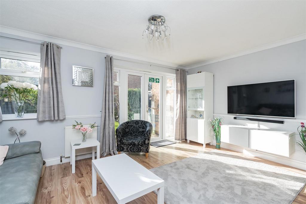 Living Room/Dining Area