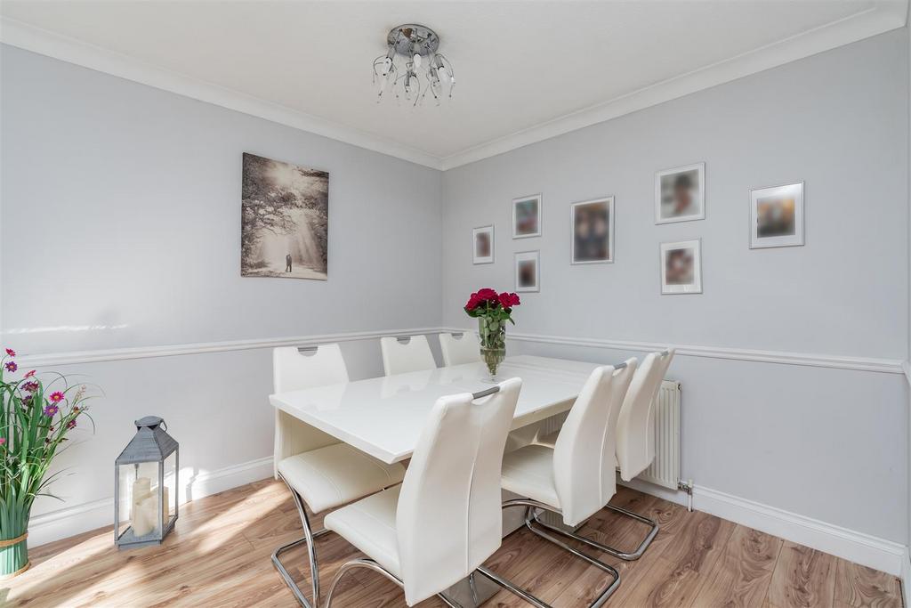 Living Room/Dining Area