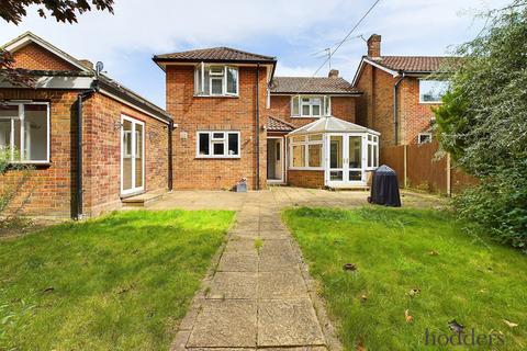 3 bedroom detached house for sale, Sandalwood Avenue, Chertsey, Surrey, KT16
