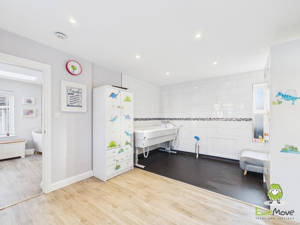 Ewe Move Estate Agents Basingstoke - Teal Crescent