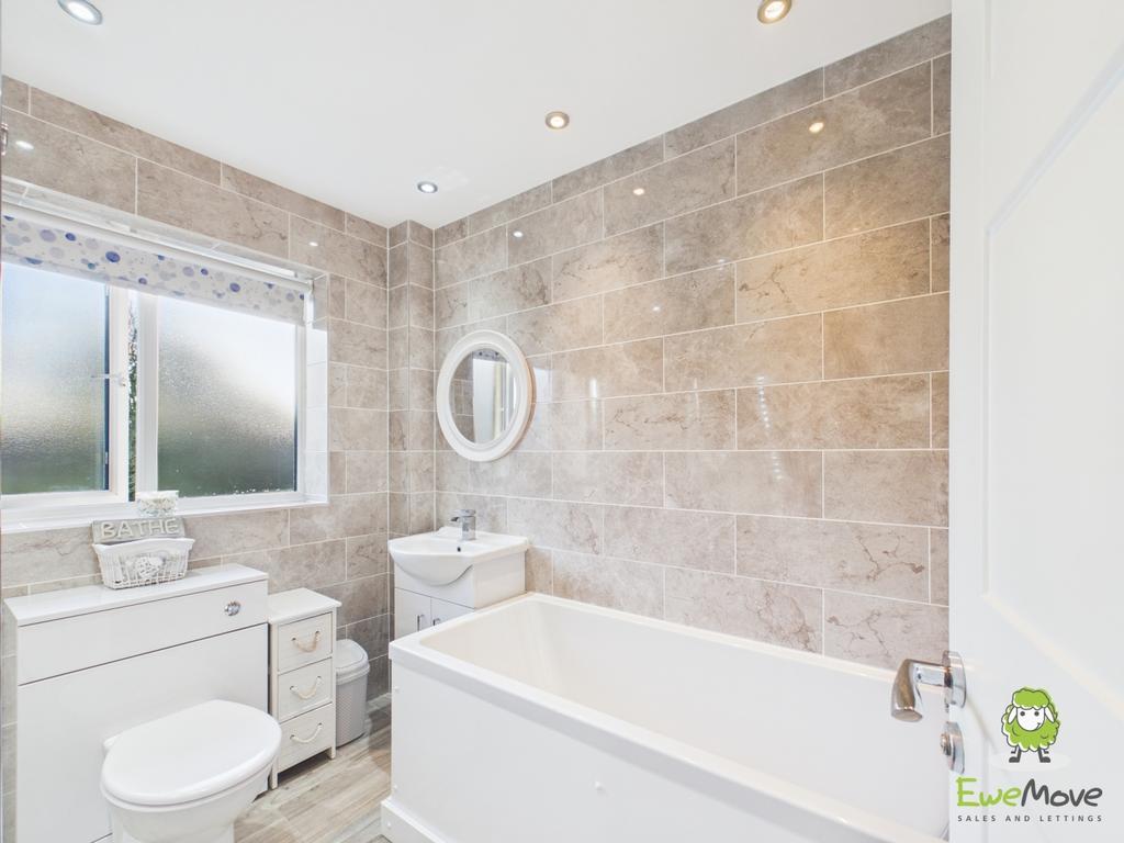 Ewe Move Estate Agents Basingstoke - Teal Crescent