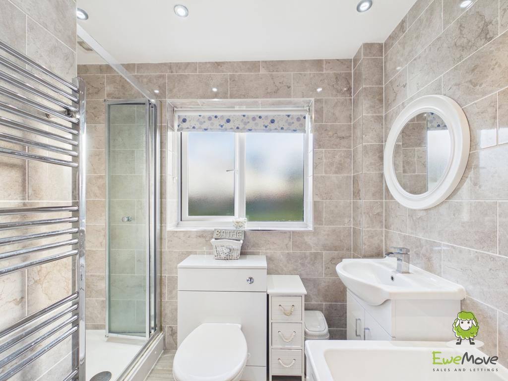 Ewe Move Estate Agents Basingstoke - Teal Crescent