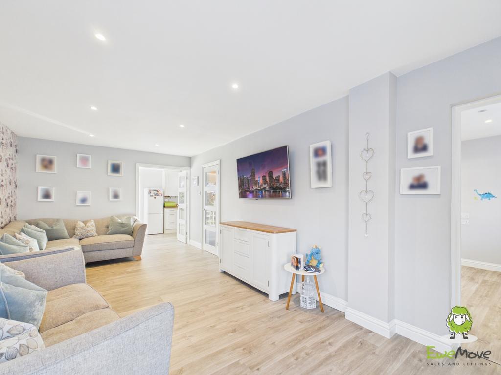 Ewe Move Estate Agents Basingstoke - Teal Crescent