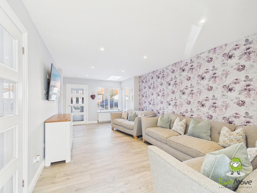 Ewe Move Estate Agents Basingstoke - Teal Crescent