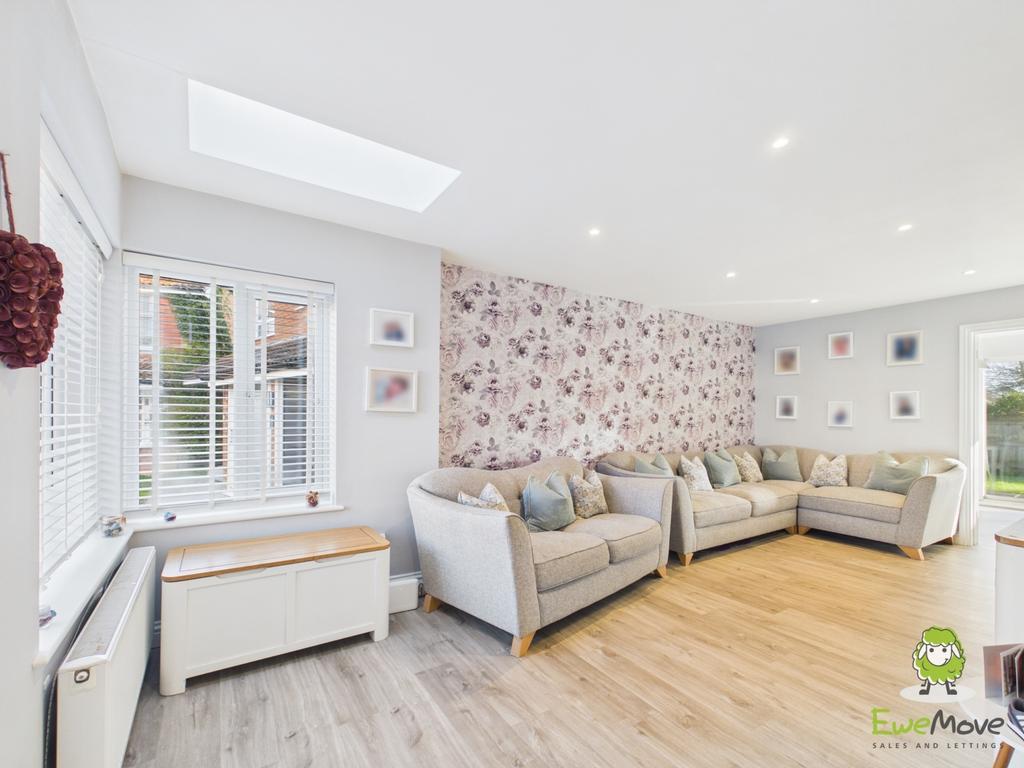 Ewe Move Estate Agents Basingstoke - Teal Crescent