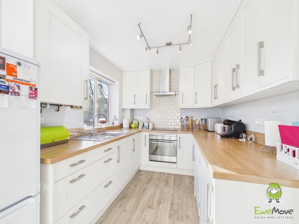 Ewe Move Estate Agents Basingstoke - Teal Crescent