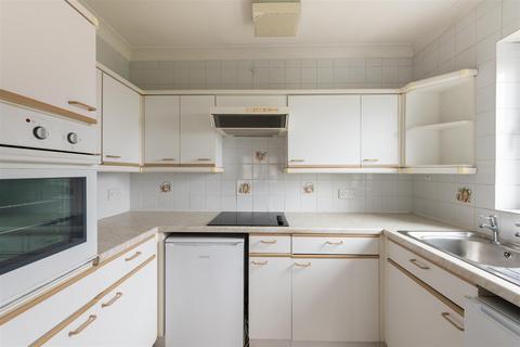 undefined, Avenue Road, London N14