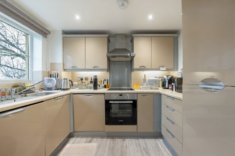 2 bedroom apartment to rent, Cottonham Close, London N12