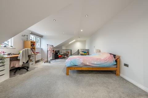 2 bedroom apartment to rent, Cottonham Close, London N12