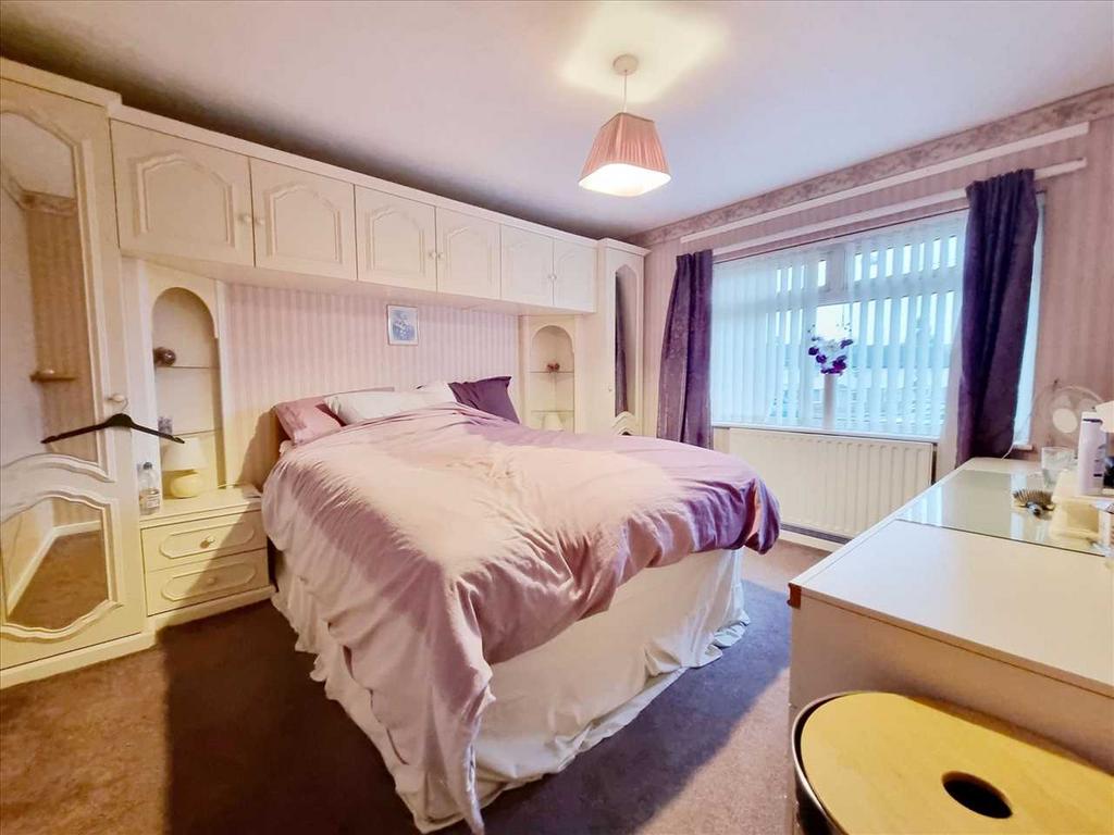 Bedroom 1: