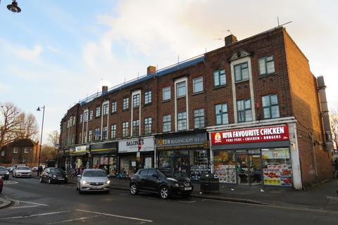 4 bedroom flat to rent, Central Parade, Hounslow TW5
