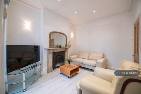 1 bedroom in a house share to rent, Lilyville Road, London, SW6