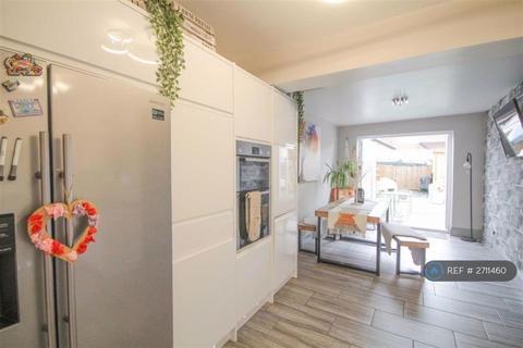 3 bedroom terraced house to rent, Higginson Road, Stockport, SK5