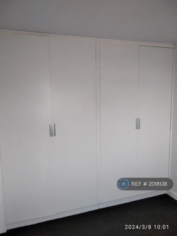 Bed 1 Wardrobes