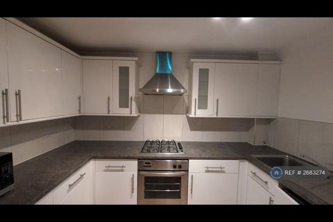 2 bedroom flat to rent, York Road, Woking, GU22