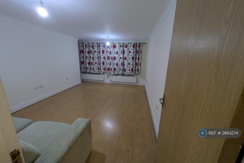 2 bedroom flat to rent, York Road, Woking, GU22