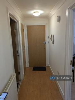 2 bedroom flat to rent, York Road, Woking, GU22