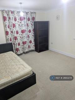 2 bedroom flat to rent, York Road, Woking, GU22