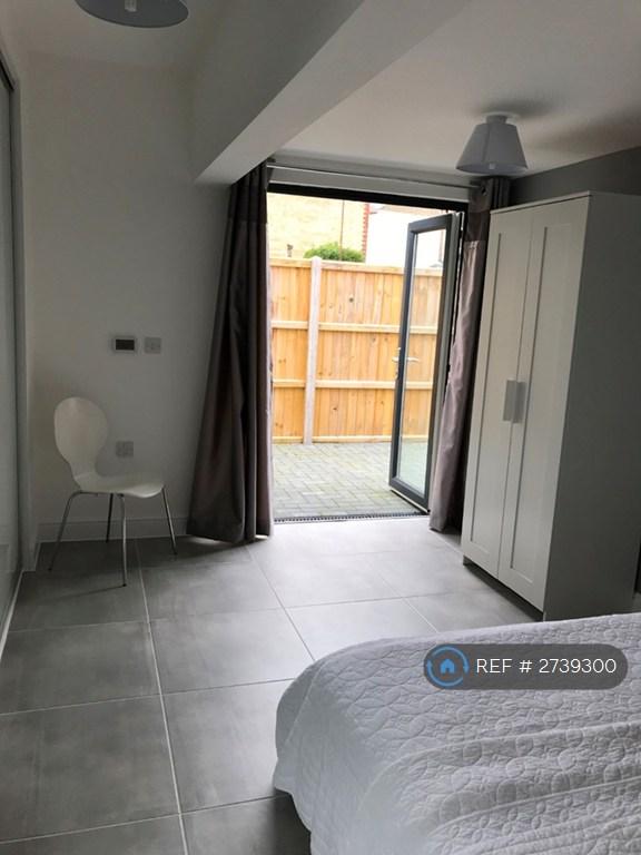 Bedroom Onto The Garden