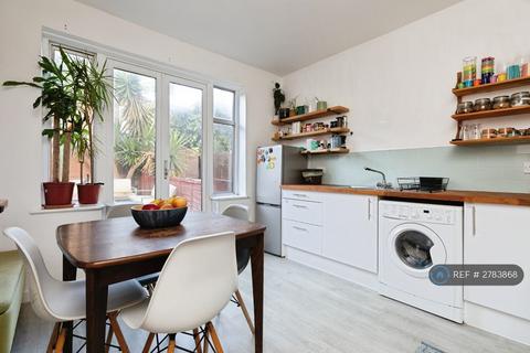 1 bedroom maisonette to rent, Bloxhall Road, London, E10