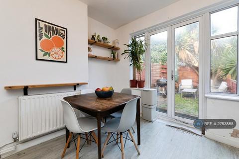 1 bedroom maisonette to rent, Bloxhall Road, London, E10