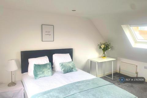 undefined, Beech Avenue, London, TW8